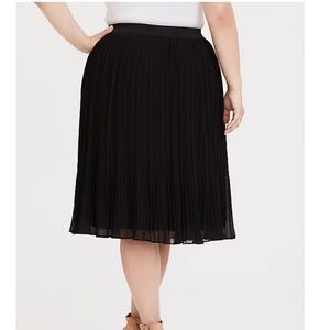 Torrid Black Chiffon Pleated Midi Skirt